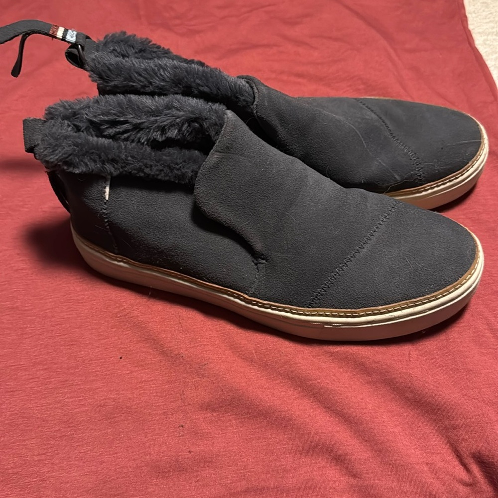 Tom’s fur lined sneaker